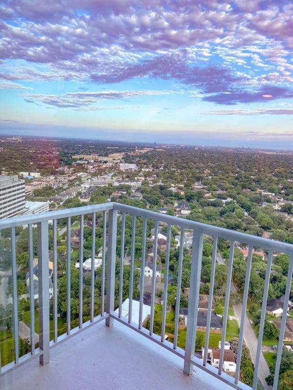 Medcenter Vacation Glasspad Skyline Views, 1 Free Prking Spot, Sleeps 4, Ask For Rental Car Option Houston Kültér fotó